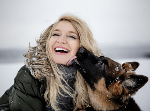 VETERINÆR: Trude Mostue og valpen Cash i fjor. Foto: Nina Hansen / Dagbladet VETERINÆR: Trude Mostue og valpen Cash i fjor. Foto: Nina Hansen / Dagbladet